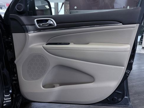 Used 2018 Jeep Grand Cherokee Overland image 34