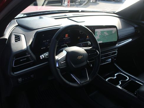 Used 2025 Chevrolet Traverse High Country AWD/4WD image 17