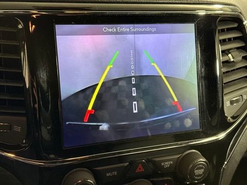 Used 2019 Jeep Grand Cherokee Limited AWD/4WD image 31
