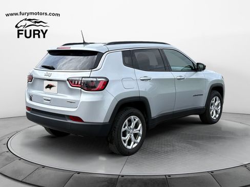 Used 2024 Jeep Compass Latitude AWD/4WD image 4