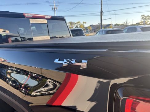 Used 2019 GMC Sierra 1500 SLE w/ SLE Value Package AWD/4WD image 11