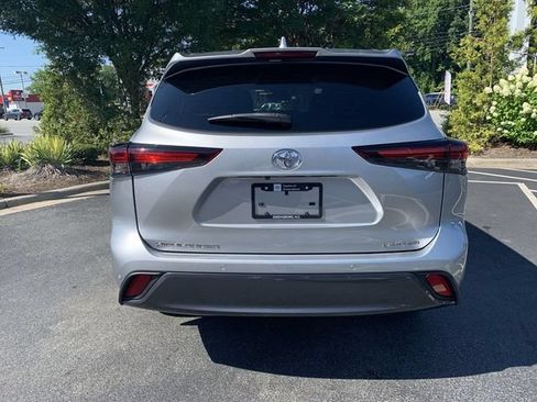 Certified 2024 Toyota Highlander Limited FWD image 7