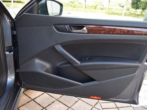 Used 2015 Volkswagen Passat TDI SEL Premium image 72