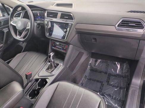 Used 2024 Volkswagen Tiguan SE image 20