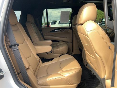 Used 2020 Cadillac Escalade Platinum image 27