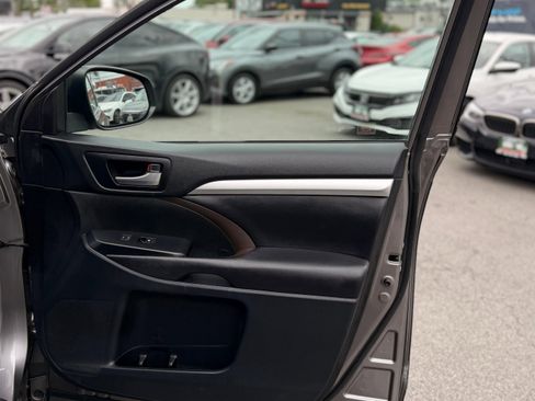 Used 2018 Toyota Highlander XLE w/ Protection Package #3 AWD/4WD image 32