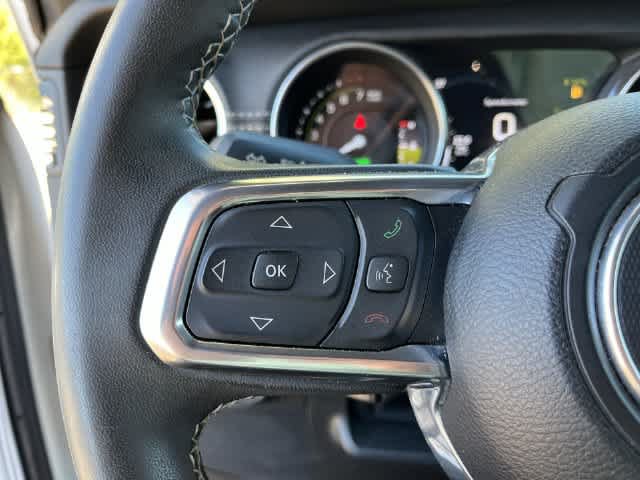Used 2023 Jeep Wrangler Unlimited Sahara AWD/4WD image 23
