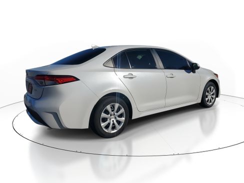 Used 2022 Toyota Corolla LE image 6
