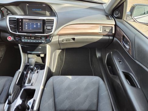 Used 2017 Honda Accord EX image 16