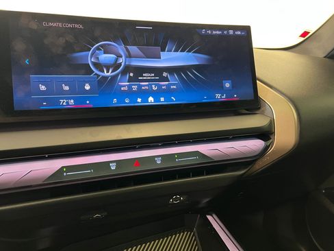 Used 2025 BMW X3 xDrive30i w/ Premium Package image 26