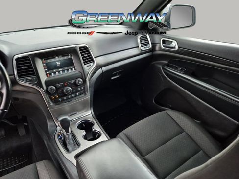 Used 2020 Jeep Grand Cherokee Laredo AWD/4WD image 11