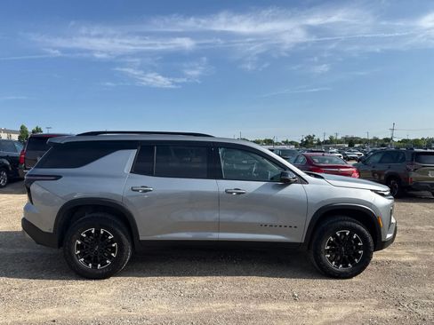 Used 2025 Chevrolet Traverse Z71 w/ Enhanced Driving Package AWD/4WD image 9
