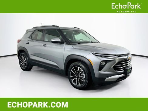 Used 2025 Chevrolet TrailBlazer LT FWD image 1