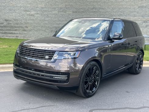 Used 2026 Land Rover Range Rover SE AWD/4WD image 2