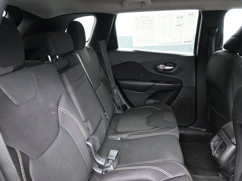 Used 2015 Jeep Cherokee Latitude AWD/4WD image 22
