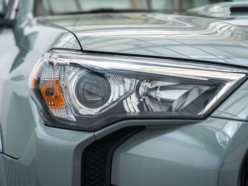 Used 2022 Toyota 4Runner TRD Off-Road Premium w/ Moonroof Package AWD/4WD image 14