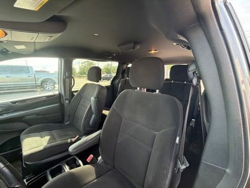 Used 2017 Dodge Grand Caravan SE FWD image 18
