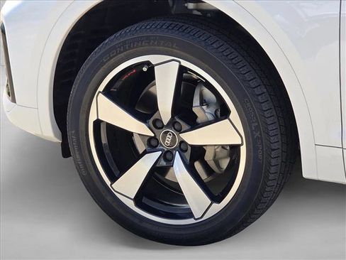 Certified 2023 Audi Q5 2.0T Premium Plus w/ Premium Plus Package AWD/4WD image 9