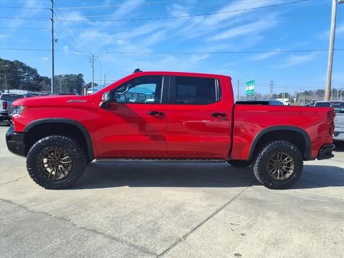 Used 2024 Chevrolet Silverado 1500 ZR2 w/ Technology Package image 4