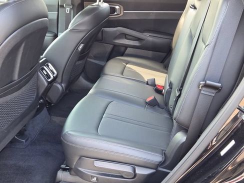 Used 2023 Kia Sorento S w/ Panoramic Sunroof Package AWD/4WD image 10