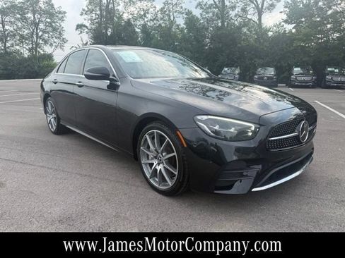 Used 2023 Mercedes-Benz E 350 4MATIC Sedan image 4