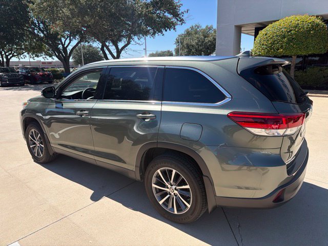 Used 2019 Toyota Highlander XLE FWD image 4