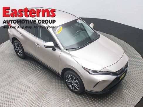 Used 2024 Toyota Venza LE image 3