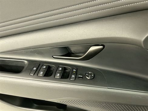 Used 2025 Hyundai Elantra Sport image 11