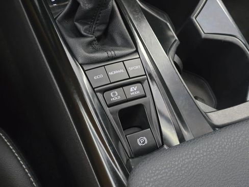 Used 2025 Toyota Camry SE image 35