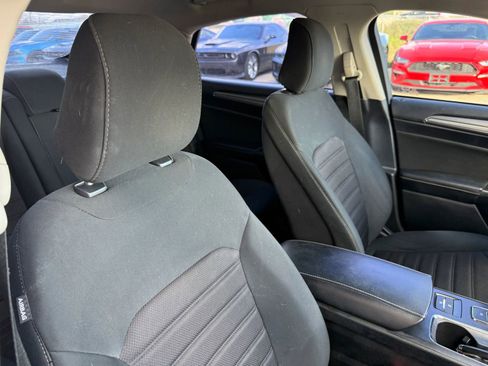 Used 2020 Ford Fusion SE image 35