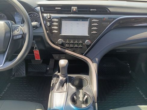 Used 2018 Toyota Camry LE FWD image 17