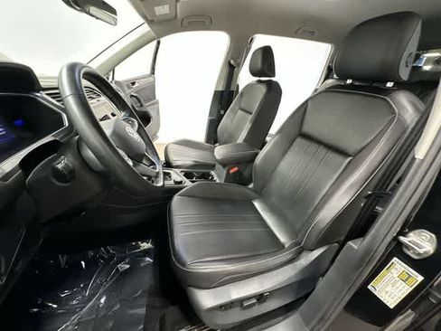 Certified 2022 Volkswagen Tiguan SE image 17