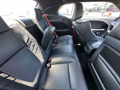 Used 2016 Dodge Challenger SRT RWD image 29