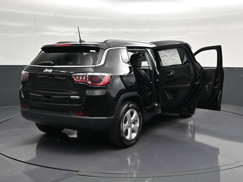 Used 2019 Jeep Compass Latitude FWD image 38