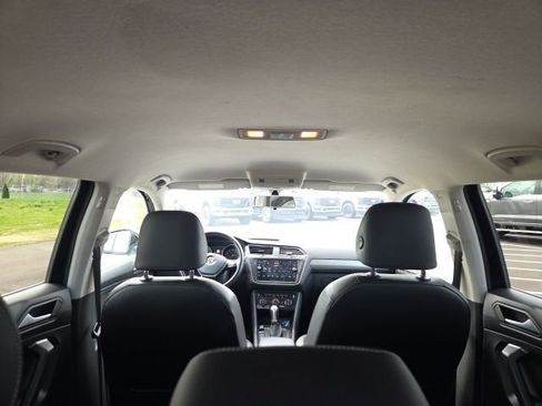 Used 2019 Volkswagen Tiguan SE image 13