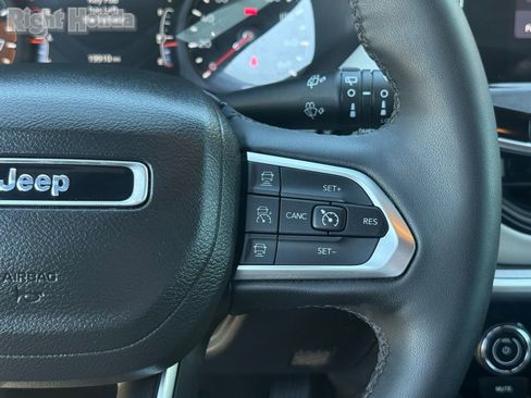 Used 2025 Jeep Compass Limited image 18