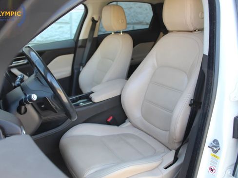 Used 2017 Jaguar F-PACE Prestige image 32