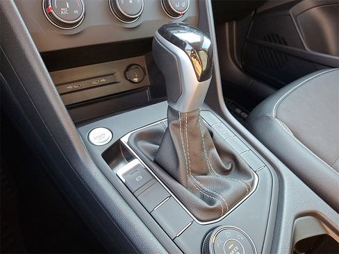 Used 2022 Volkswagen Taos SE image 17