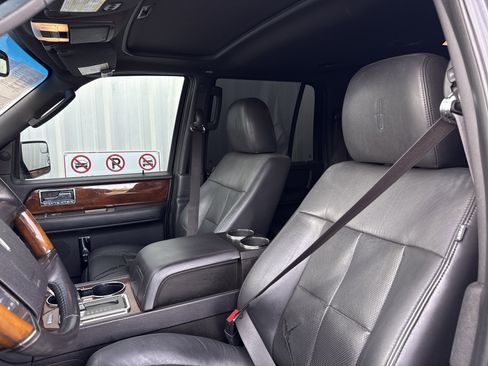 Used 2014 Lincoln Navigator 2WD image 14