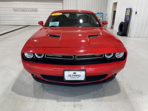 Used 2017 Dodge Challenger R/T image 3