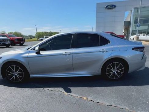Used 2022 Toyota Camry SE image 5