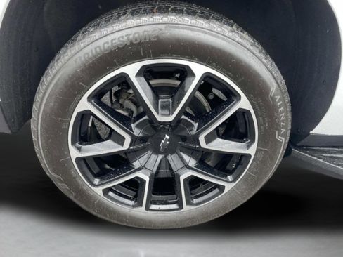 Used 2024 Chevrolet Suburban RST w/ Luxury Package AWD/4WD image 33