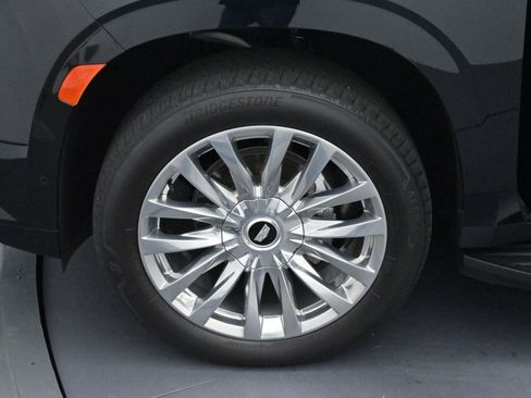 Certified 2024 Cadillac Escalade ESV Premium Luxury AWD/4WD image 34