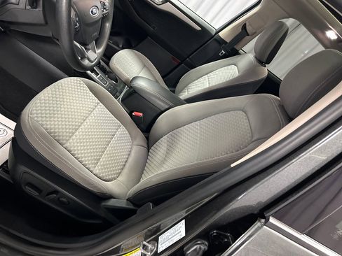 Used 2020 Ford Escape SE image 10