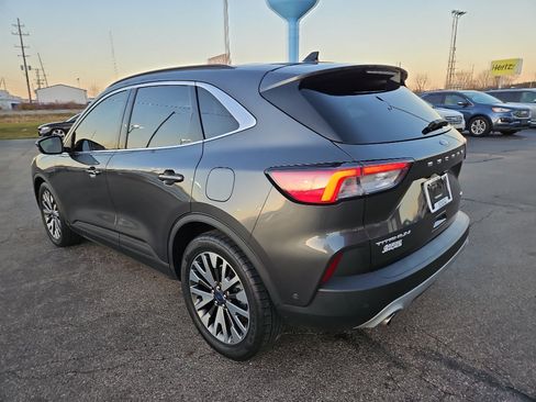 Used 2020 Ford Escape Titanium image 2