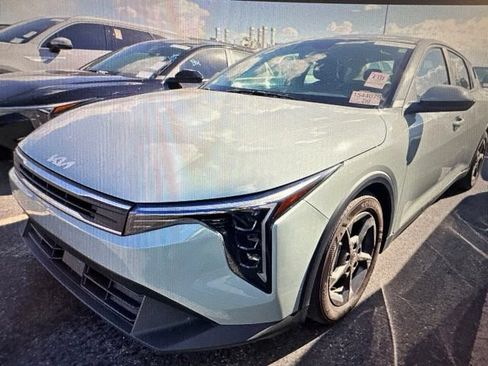 Used 2025 Kia K4 FWD image 4