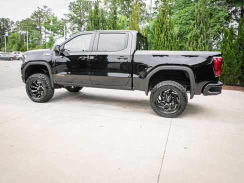 Used 2025 GMC Sierra 1500 AT4 w/ Technology Package AWD/4WD image 7
