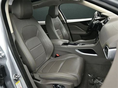 Used 2020 Jaguar F-PACE R-Sport image 22