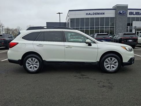 Used 2017 Subaru Outback 2.5i Premium w/ Popular Package #2 AWD/4WD image 8