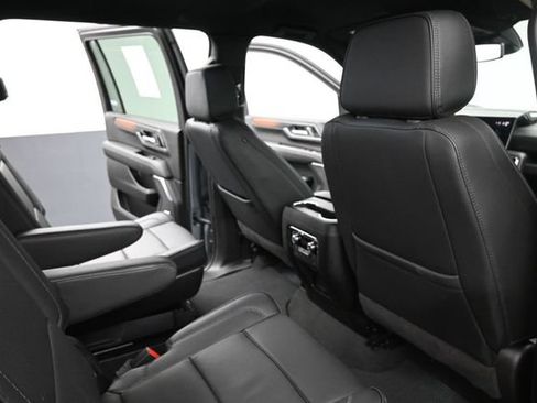 Used 2025 GMC Yukon XL Denali AWD/4WD image 16
